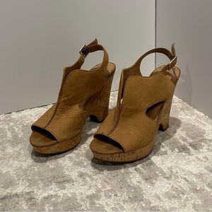 FRANCO SARTO Gallard Sandals Size 7.5M Genuine Tan Leather Peep Toe Cork Heel